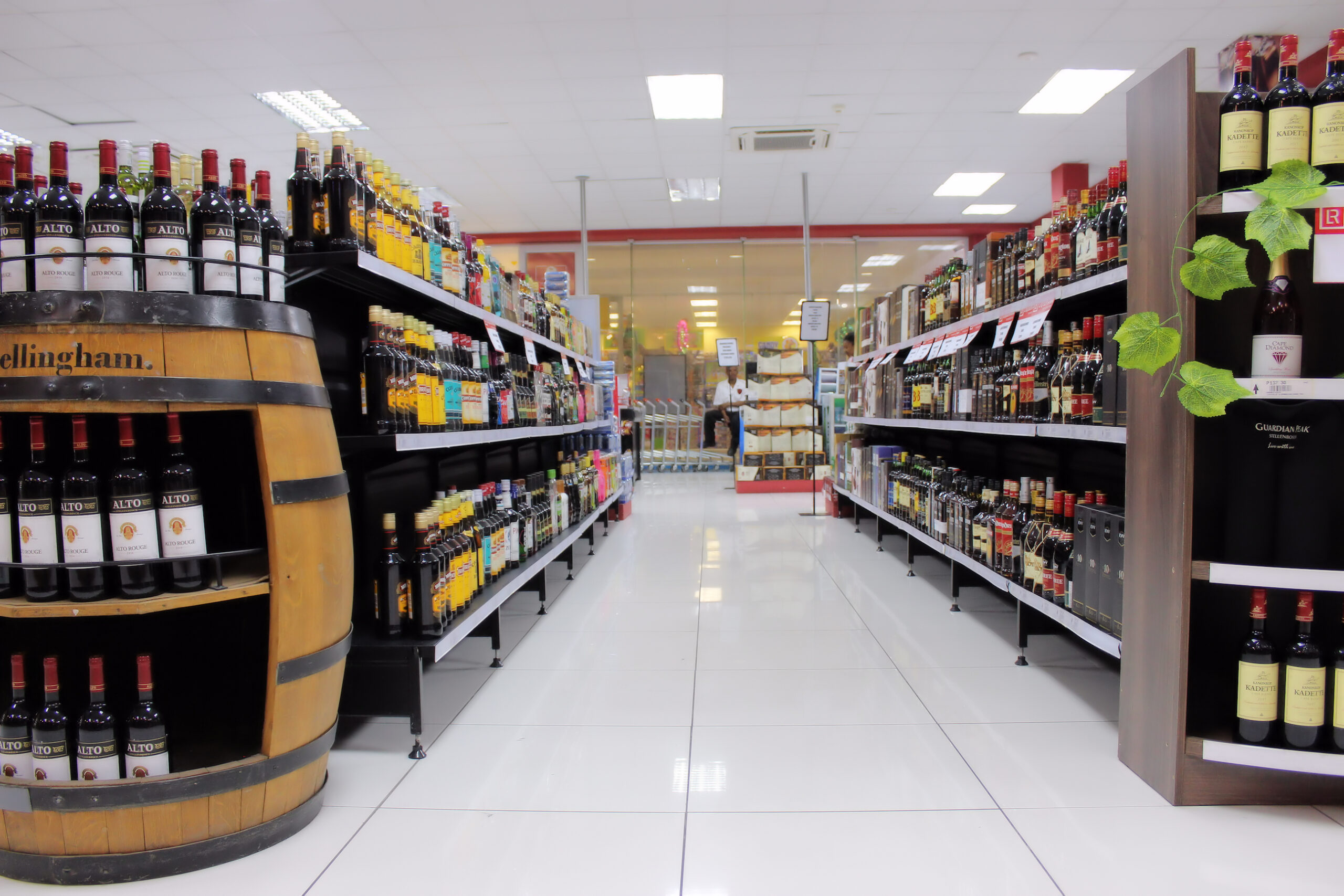 Liquorama: The Best of Both Worlds in Beverage Shopping
